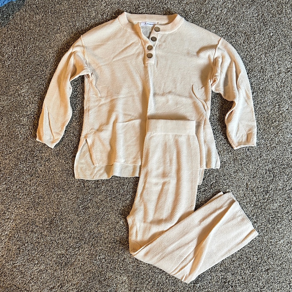 Peachy color lounge set